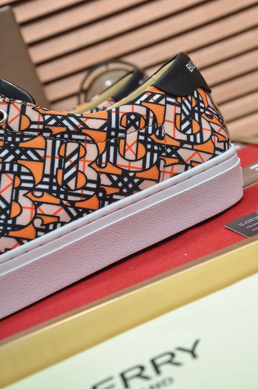 Men's shoes💰480💶[Burberry] (cowhide lining) classic low-top sneakers｜Imported cowhide with classic plaid fabric｜Cow leather lining｜Original outsole｜Fine workmanship and comfortable to wear Size: 38-44 (customized at 45)